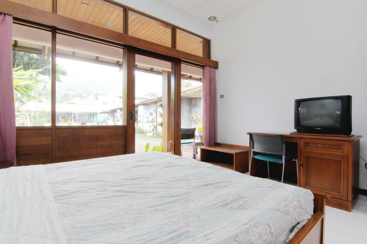 Villa Enggal Lembang Esterno foto