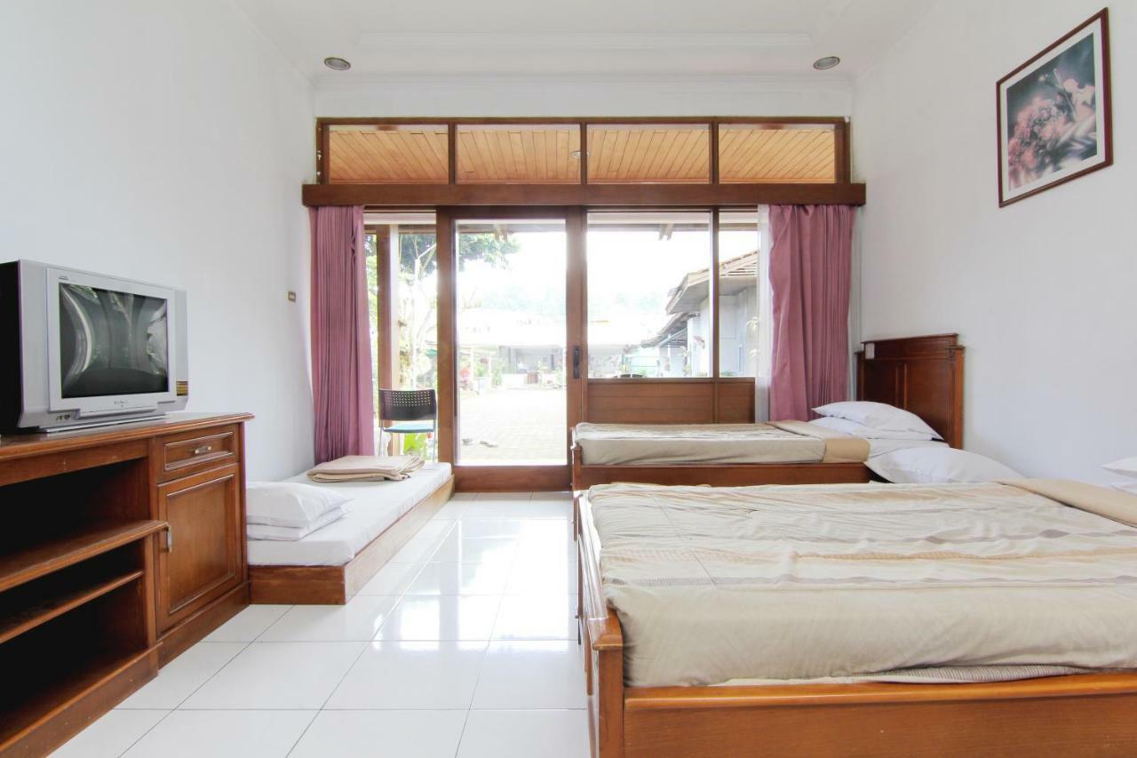 Villa Enggal Lembang Esterno foto