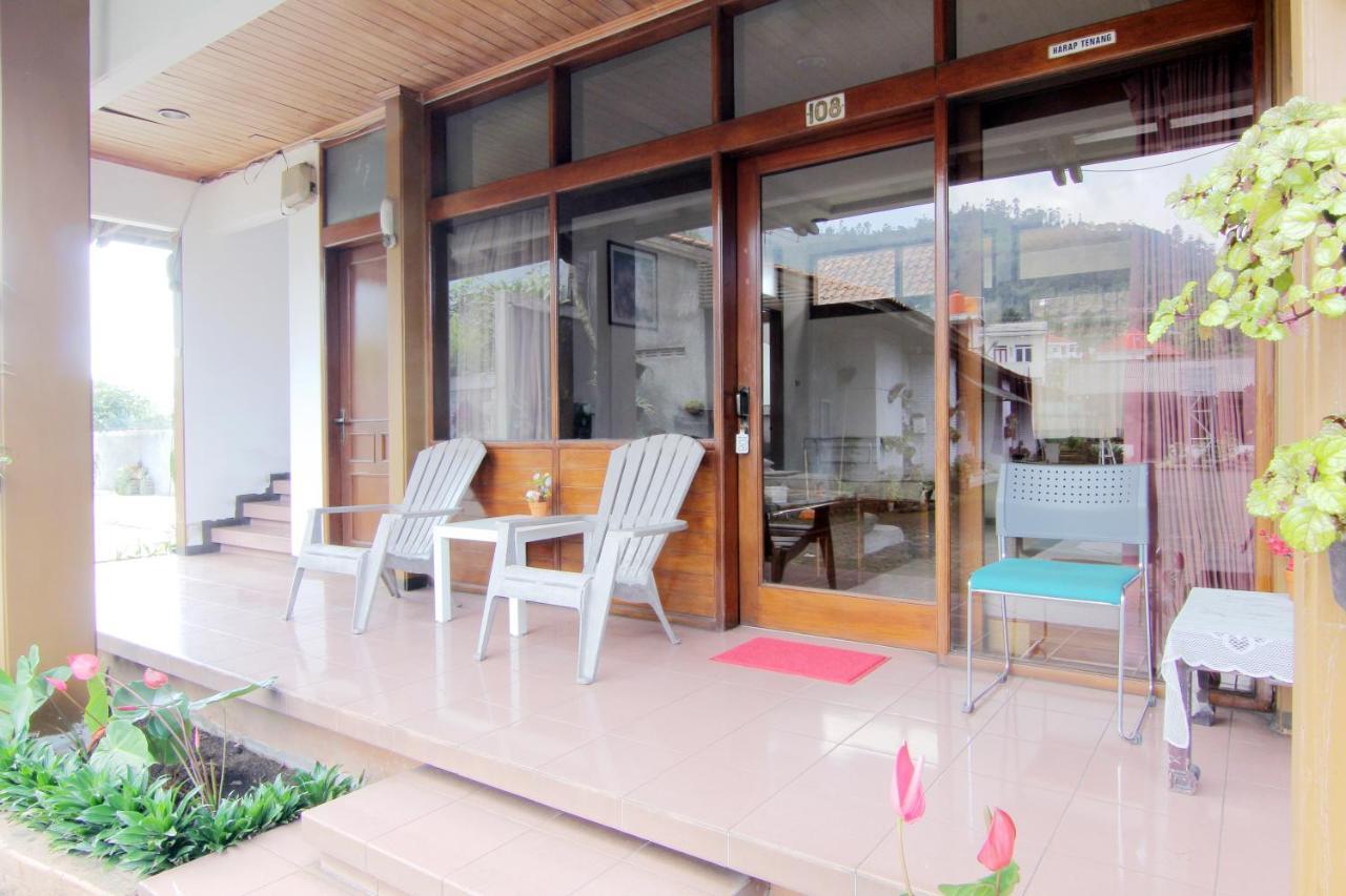 Villa Enggal Lembang Esterno foto